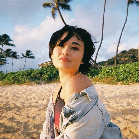 Meet your Posher, Kiyomi Lux - Picture 2 of 4